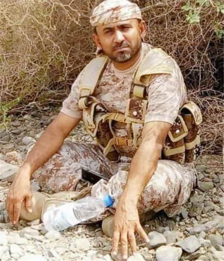 قائد تحرير الخوخة العميد الركن الكوكباني مخاطبا المقاتلين ​مؤكدا إن من يعشق  حياة العز لا يرضى حياة الذل.