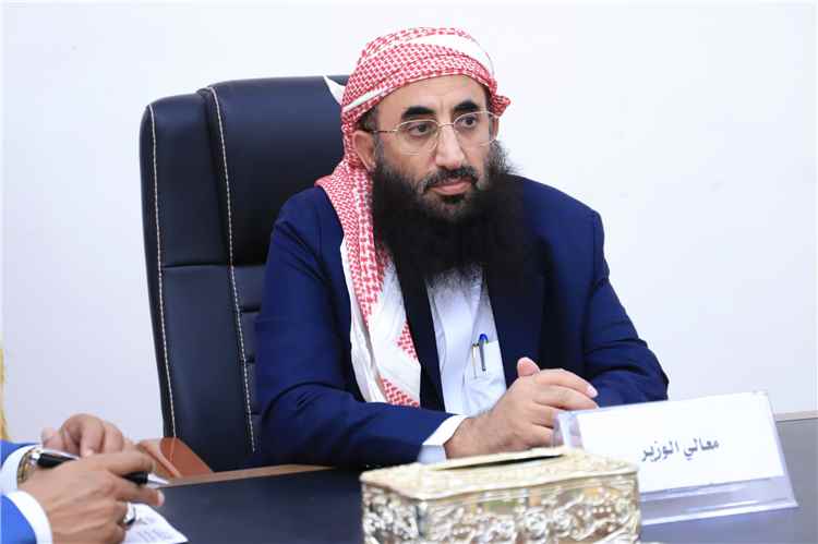 وزير الأوقاف: معركة اليمن مع الحو-ثي تتجاوز المناطق والأحزاب.. ومستقبل البلاد أمانة في أعناق الجميع