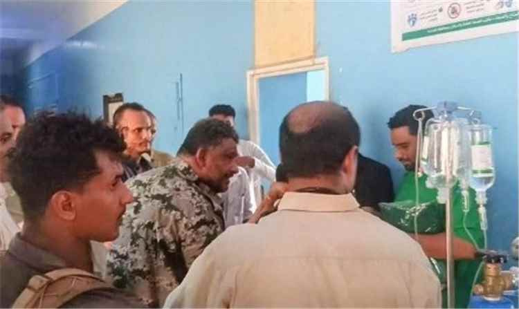 مدير شرطة محافظة الحديدة العميد نجيب ورق  يشدد على استمرار التنسيق بين الأجهزة الأمنية والقطاع الصحي والمنظمات الإنسانية.