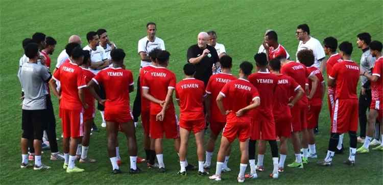 المنتخب الوطني يواصل تحضيراته المكثفة في المعسكر الداخلي بعدن استعداداً لخليجي 27.