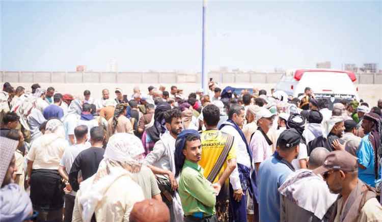 في تشييع مهيب.. العاصمة عدن تودّع الشيخ عيدروس العيسي أحد أبرز الشخصيات الرياضية والاجتماعية