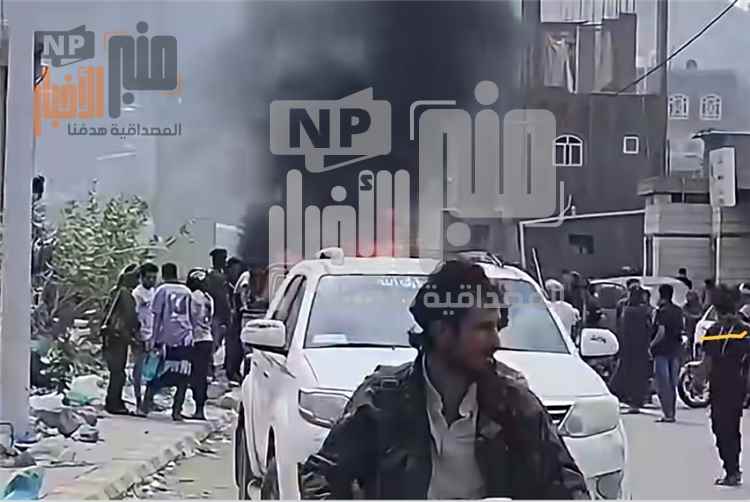 عاجل:شاهد أولية.. لحظة إحراق مركبة ضمن موكب وزير الدفاع في الضالع
