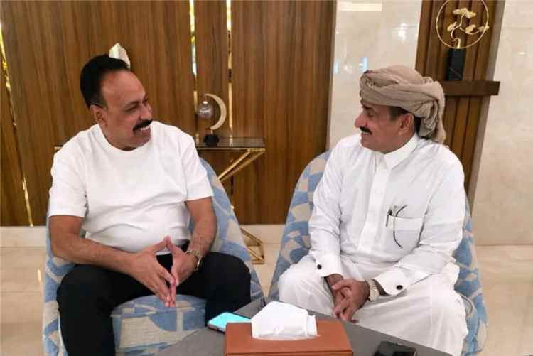وزير الأشغال ومحافظ شبوة يناقشان مشاريع الطرق الحيوية في المحافظة