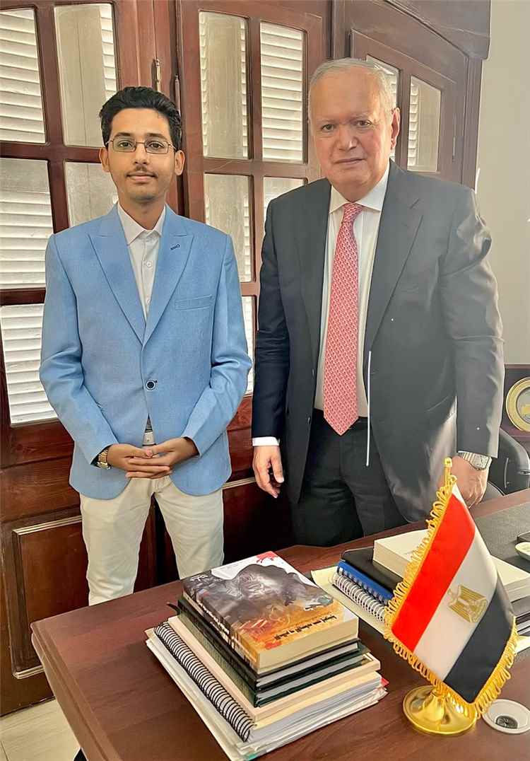 الناشط الجنوبي عبدالرزاق باخبيره يلتقي السفير محمد العرابي في القاهرة