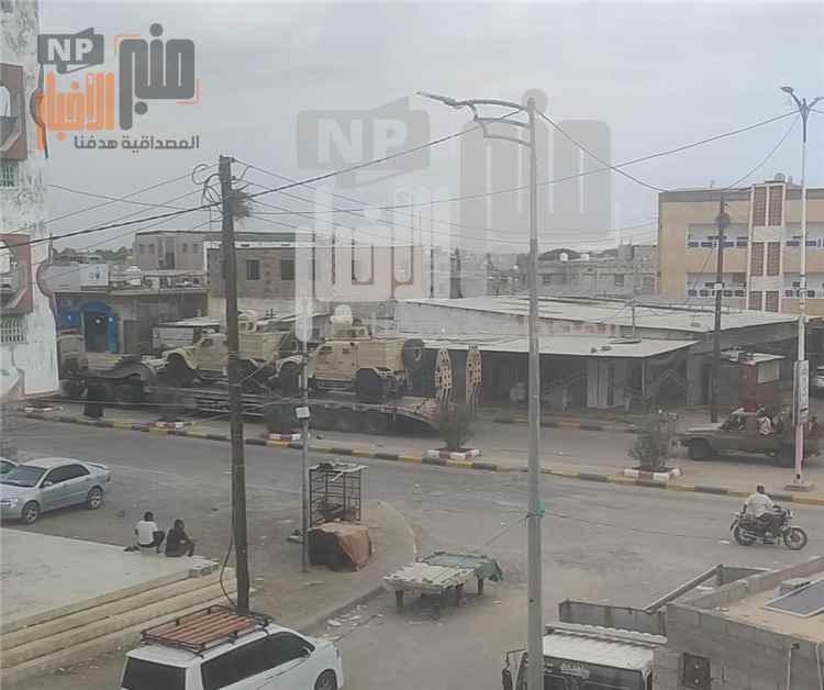عاجل:شاهد صورة.. تعزيزات عسكرية كبيرة لاستعادة الساحل الغربي دعماً لألوية العمالقة ودرع الوطن