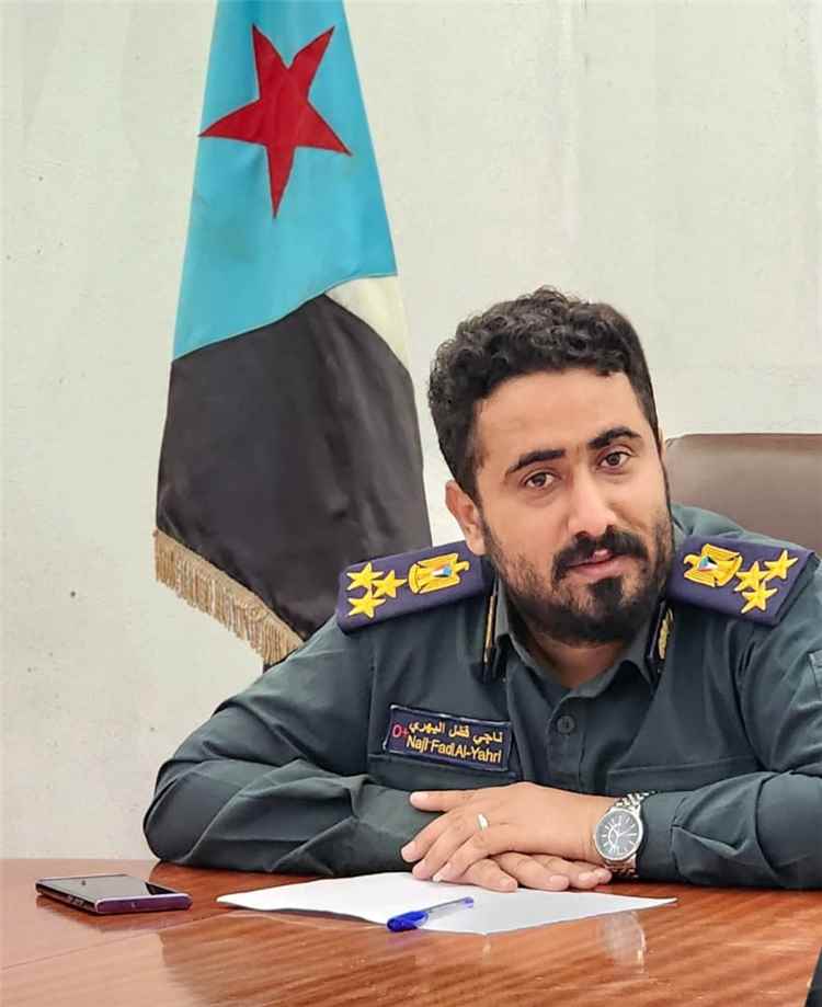 قائد قوات طوق عدن العميد ناجي اليهري: منافذ العاصمة مؤمنة والعمل منتظم ولا انتهاكات بحق المواطنين والنازحين