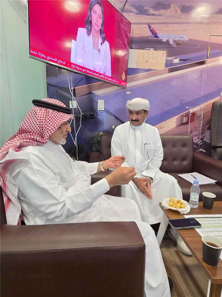 المحافظ بن الوزير يبحث مع البرنامج السعودي لتنمية وإعمار اليمن تنفيذ حزمة من المشاريع التنموية والاستراتيجية