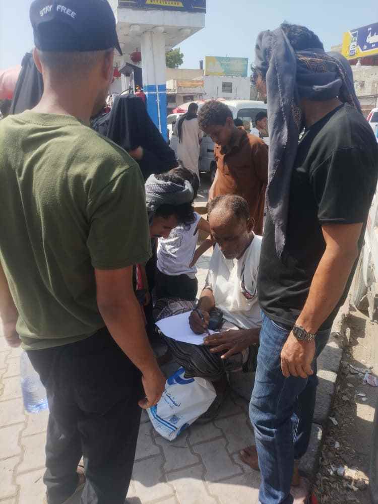 اللجان الشعبية تنظيم عملية صرف الغاز في مدينة الشعب.. والمواطنون يشيدون بجهود اللجان الشعبية