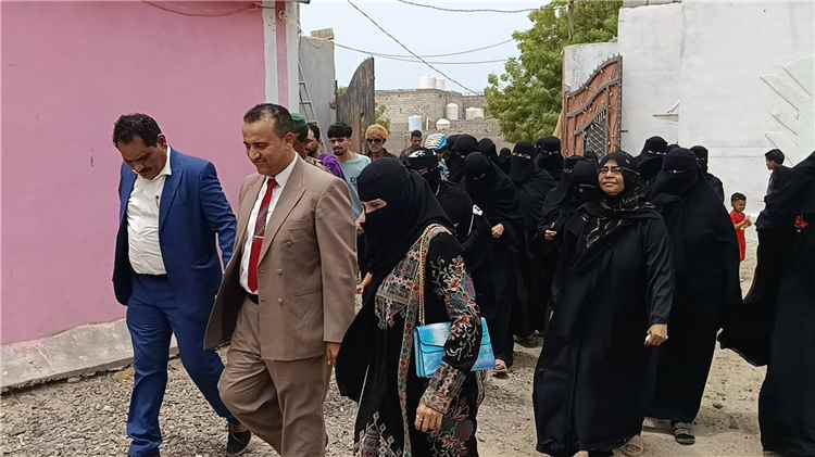 رئيس مجلس المستقبل الجنوبي بالعاصمة عدن يفتتح جمعية المرأة الساحلية متعددة الأغراض الخيرية بالعاصمة عدن