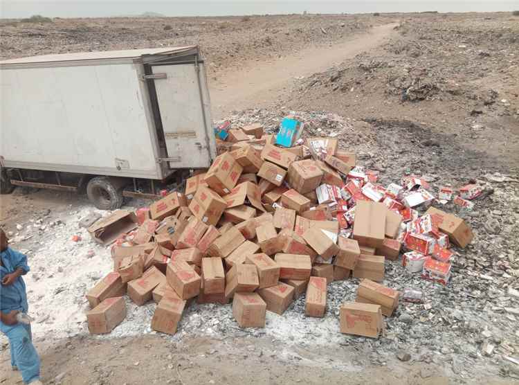 صحة البيئة بالمنصورة تتلف ثلاثة أطنان من مواد غذائية غير صالحة للاستهلاك