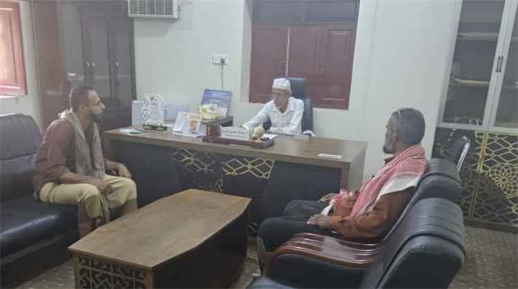 مكتب مؤتمر حضرموت الجامع والسلطة المحلية في دوعن يناقشان عددًا من القضايا الخدمية والأمنية بالمديرية.