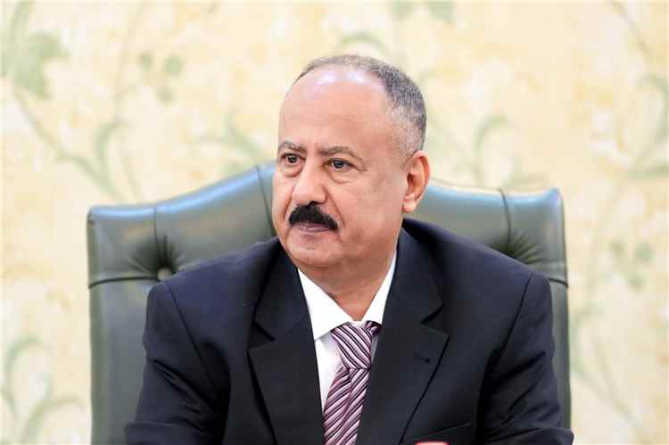 تخفيفا لمعاناة الطلاب.. وزير النقل يوجه بتشغيل باصات مؤسسة النقل البري مجانا لنقل طلاب الجامعات في عدن