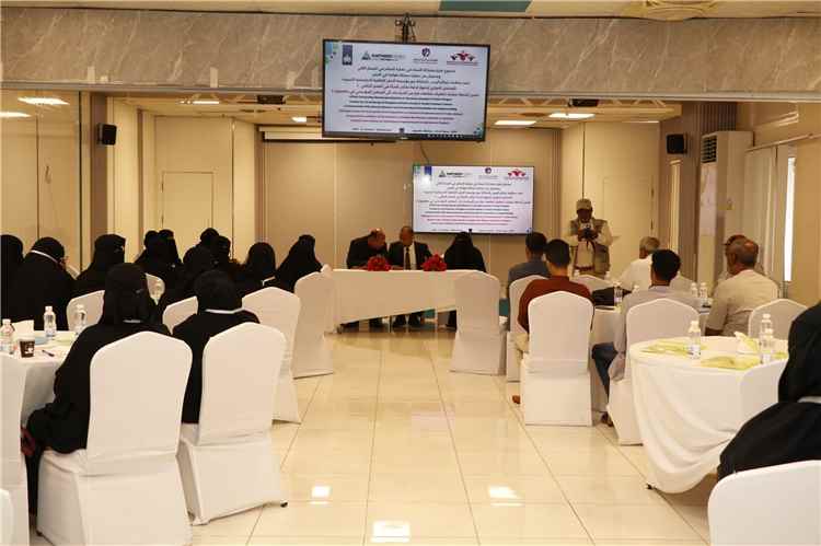 منتدى بالمكلا يستعرض لائحة الإدماج والتمكين ويبحث تعزيز مشاركة النساء في العمل النقابي.