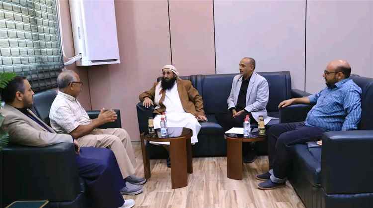 وزير الأوقاف والإرشاد يلتقي نائب رئيس مجلس إدارة وكالة سبأ ويشيد بجهودها الإعلامية