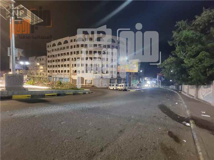 عاجل:حريق يندلع في مطعم «دكة ساندوتش» بمديرية المعلا في عدن