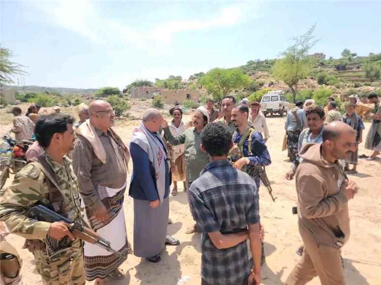 حيث كان في إستقباله الشيخ عارف حزام..وكيل أول محافظة تعز يتفقد موقع جبل جرداد ويطلع على أوضاع النازحين