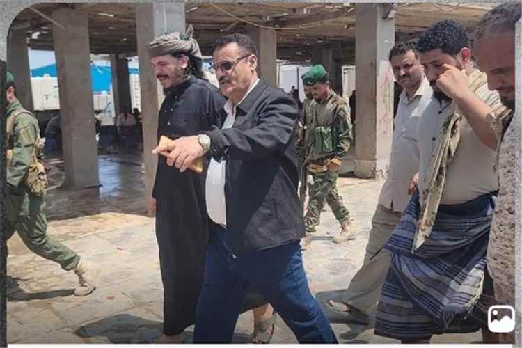 خلال زيارته لمركز الإنزال وساحة حراج الضربة..
مدير البريقة يؤكد اهتمام قيادة السلطة المحلية بالنهوض وتطوير كافة المنشآت السمكية