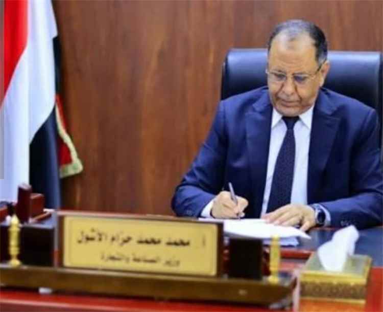 وزير الصناعة والتجارة في حكومة الشرعية مؤكدا 
هنا تكمن المفارقة.