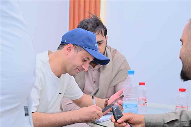 «الراعبي» تراهن على دمج السيارات الكهربائية بالطاقة الشمسية في اليمن